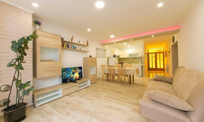 Brela Apartamento | Apartamento de tres habitaciones con terraza y vista al mar Brela, Makarska (A-20778-b)