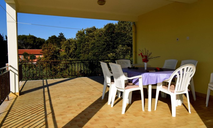 Batalaza Apartamento | Apartamento de tres habitaciones con terraza y vista al mar Ugljan (A-8493-a)