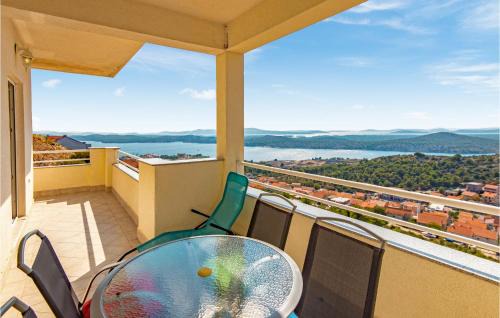 Meterize Apartamento | Three-Bedroom Apartment In Sibenik