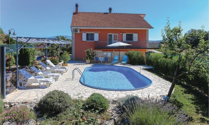 Vojnic Sinjski Apartamento | Three-Bedroom Apartment in Vojnic Sinjski