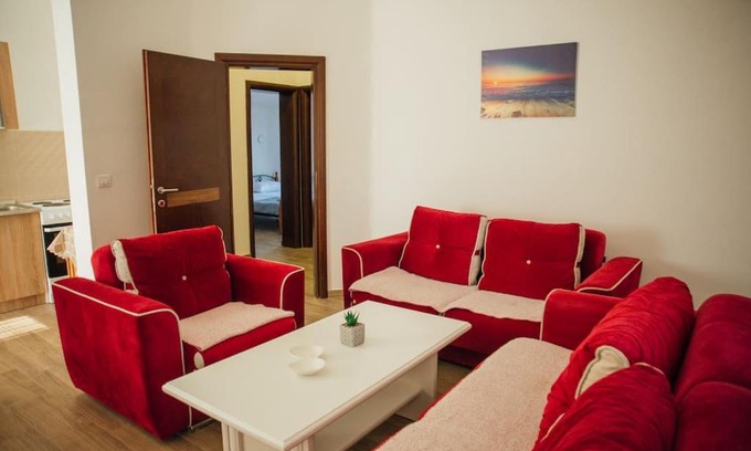 Mrcevac Apartamento | Three-bedroom apartment next to Tivat airport