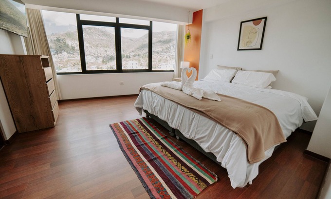 Primavera Apartamento | Three bedroom apartment w/ balcony near the city center in Cusco