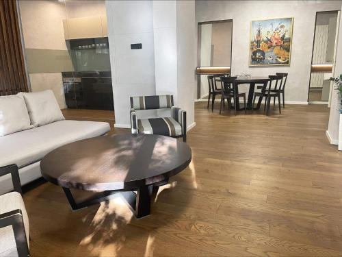 Savamala Apartamento | Three Bedroom Apartment Sava Square