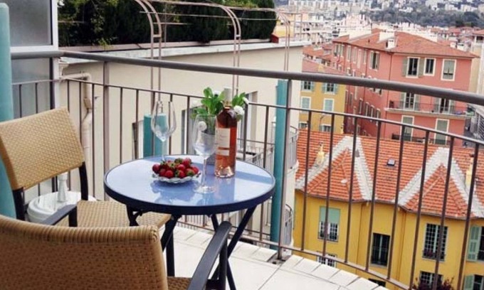 Quartier du Port Apartamento | Three bedroom apartment with 2 bathrooms. On the 7th floor. Terrace!