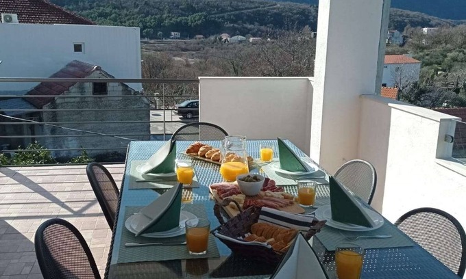Slime Apartamento | Three bedroom apartment with terrace Slime, Omiš (A-22826-a)