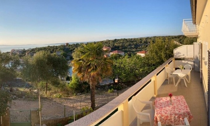 Lun Apartamento | Apartamento de tres habitaciones con terraza y vista al mar Lun, Pag (A-9395-a)