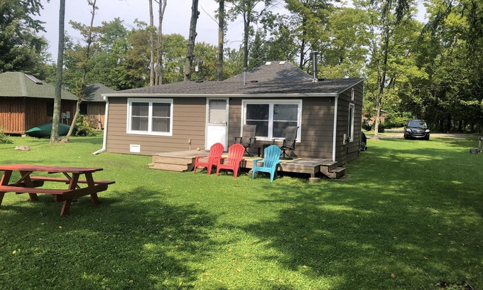 Traverse City Cabina | Three bedroom cabin on Lake Leelanau. Faces west with amazing sunsets.