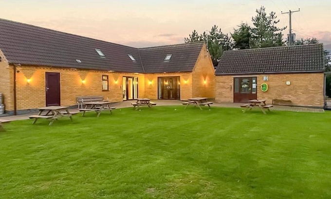 Whittlesey Casa | Three bedroom caravan, ideal for families and angling groups.