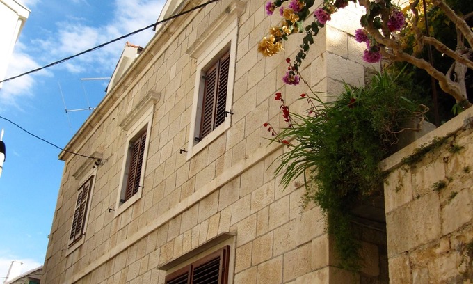 Povlja Casa | Casa de piedra clásica de tres dormitorios con bodega y olivar cerca del mar