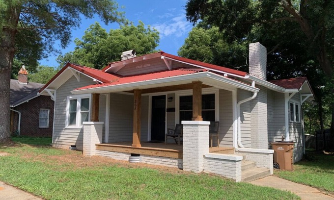 Lincolnton Casa | Three Bedroom Downtown Cottage