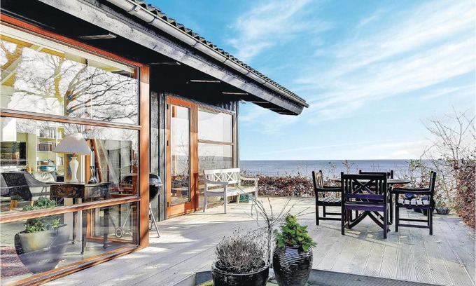 Bjert Casa | Three-Bedroom Holiday Home Bjert With Sea View 08