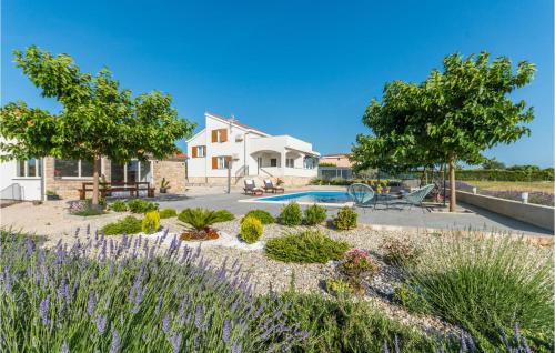 Debeljak Casa | Three-Bedroom Holiday Home In Debeljak