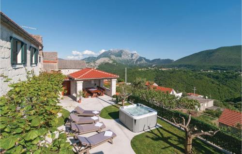 Omis Casa | Three-Bedroom Holiday Home In Podgrade
