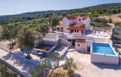Praznica Casa | Three-Bedroom Holiday Home With Sea View In Praznica