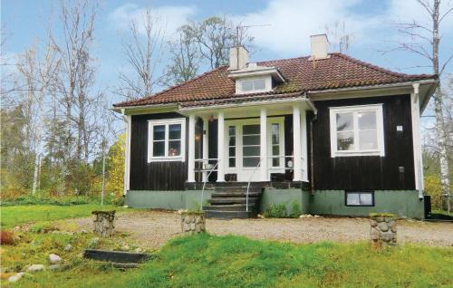Storebro Casa | Three-Bedroom Holiday Home In Storebro
