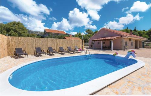 Sibenik Casa | Three-Bedroom Holiday Home In Dubrava