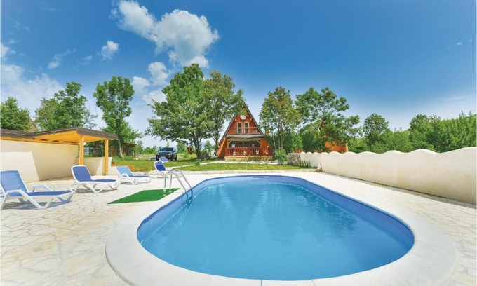 Municipality of Gracac Casa | Three-Bedroom Holiday Home in Gracac