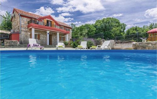Krusevo Casa | Three-Bedroom Holiday Home In Krusevo