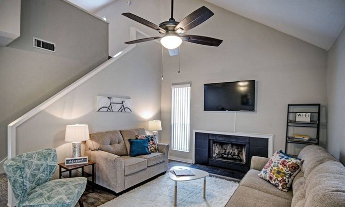 Ridgeland Casa | Three Bedroom House Getaway by the Reservoir