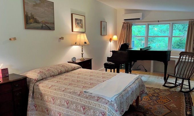 Red Hook Cabaña | Three bedroom house near Bard College with wood burning stove & baby grand piano