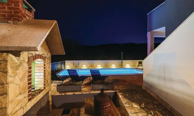 Primorski Dolac Casa | Three Bedroom Holiday Home