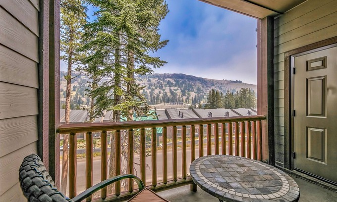 Kirkwood Condominio | Three Bedroom Mountain At Kirkwood Townhouse by RedAwning