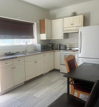 Downtown Victoria Casa | three bedroom near uvic