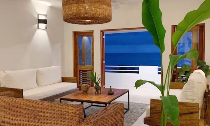 Treasure Beach Villa | Tres dormitorios frente al mar Ecoluxe Haven en Treasure Beach Jamaica