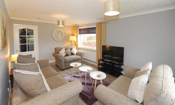 Tillicoultry Casa | Three Bedroom Spacious House