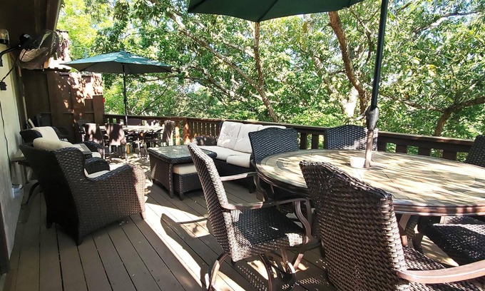 Holiday Island Condominio | THREE BEDROOM,THREE BATH CONDO WITH HUGE DECK LOCATED ON THE ISLAND!