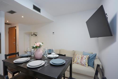 Provencals del Poblenou Apartamento | Three bedroom Two bathroom apartment Close to Beach