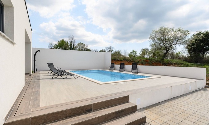 Topid Villa | Three Bedroom Villa With Private Pool