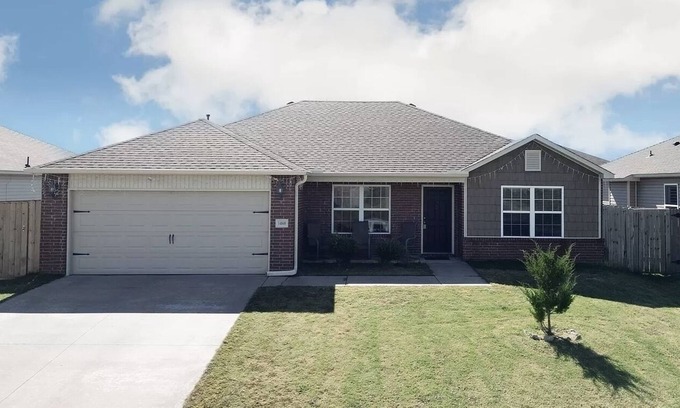 Tulsa Casa | Three bedroom with one bathroom house. Available for an immediate move in.