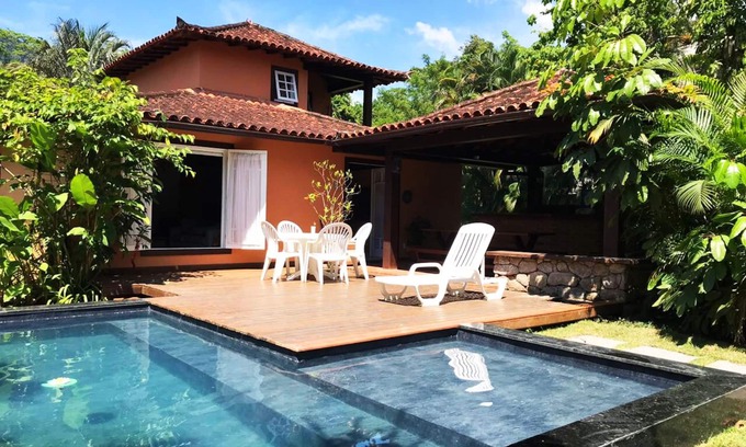 Frade Casa | Casa de 3 Dormitorios en el Mejor Condo. de Angra