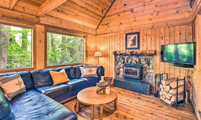 Index Casa | Three Enchanting Riverfront Cabins: Hot Tub Access