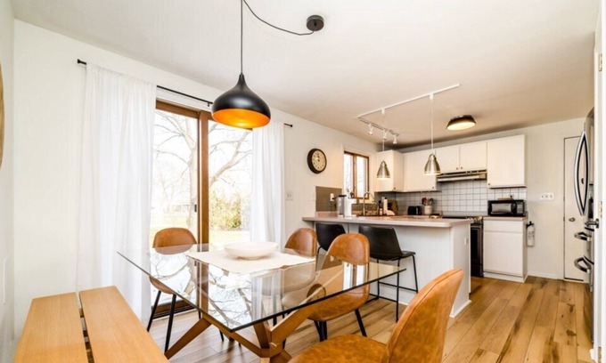 Three Oaks Casa | Three Oaks Charmer Close To Downtown! Two Night Summer MIN!
