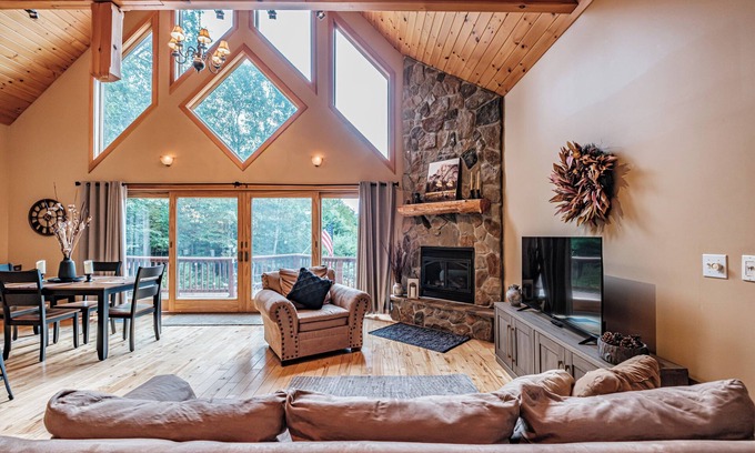 Bethel Chalet De Esquí | Three plus bedrooms and two full baths- Winter rental