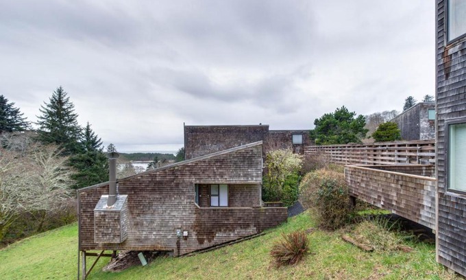 Otis Casa | Three Rocks Retreat