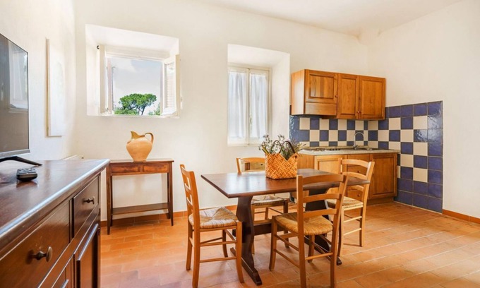Pian dei Mucini Apartamento | Three-room apartment on the ground or first floor in rustic style of approximately 40 m2 furnished in a simple but functional way and located in the village in a large park.It is composed of a living room with sofa and flat-screen television, kitchenette