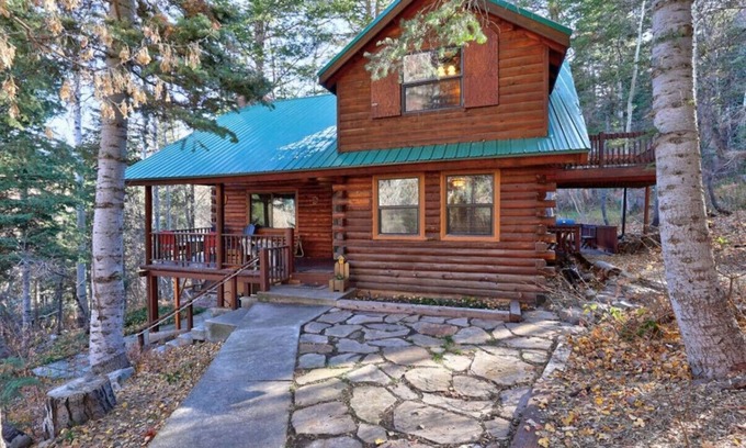 Sundance Cabina | Three Sisters Cabin Sundance, Utah Very secluded cabin Near stream and meadow and Stewart Falls Great for explorers Mountain Cabins Utah