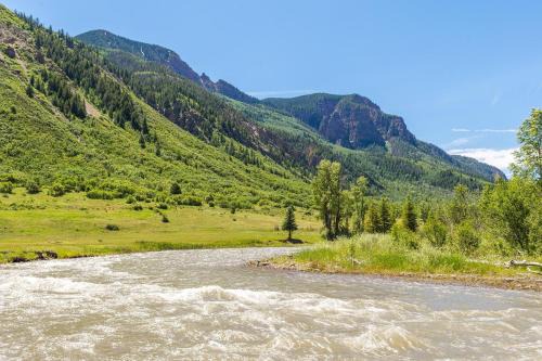 Carbondale Casa | Three Sisters Peak Cabin at Filoha Meadows