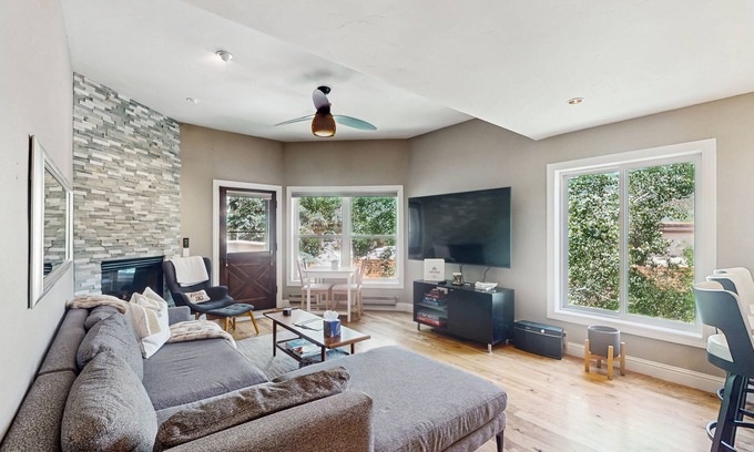 Eagle-Vail Casa | Three-story townhome on the golf course with 2 fireplaces