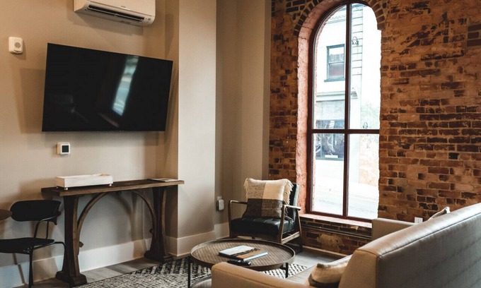 Jonesville Apartamento | Three Trails Room 6 | Downtown/WineCountry/RoofDeck