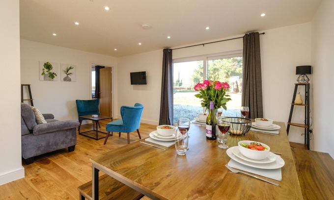 Pettistree Cabaña | Three Tuns - Garden Suite 3 - sleeps 4 guests in 2 bedrooms