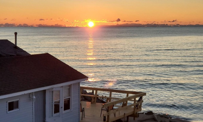 Oscoda Cabina | Three bedrooms with kitchen and a huge deck.
