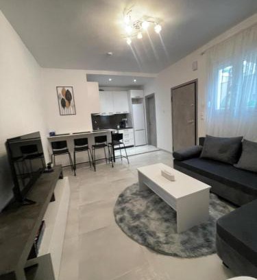 Ampelokipoi-Menemeni Apartamento | Three with 2 Baths in Evosmos