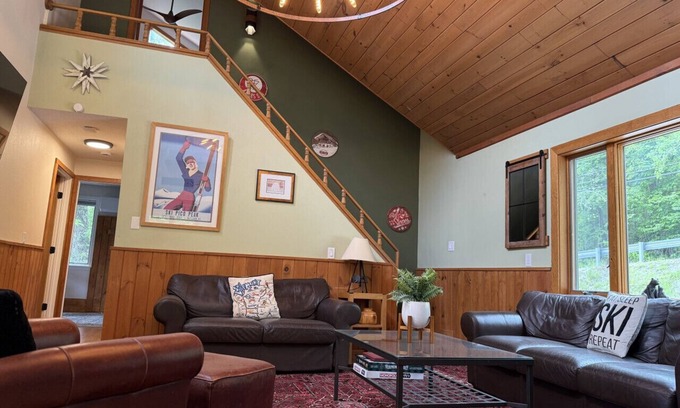 Central Vermont- Killington Casa | ThreeBears- AC, Hot Tub, Views, Fire Pit, Grill