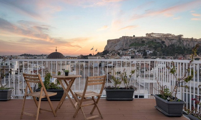 Athens City Centre Villa | Thrilling Athens Apartment | 4 Bedrooms | Apartment Fal | Unique Penthouse | Furnished Terrace with Breathtaking Views of the Acropolis | Syntagma