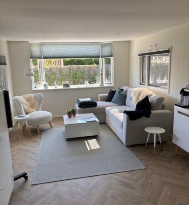 Ouddorp Chalet De Esquí | ThuizInOuddorp Parel no 30 & Oester no 29 Verkoeling aan Zee