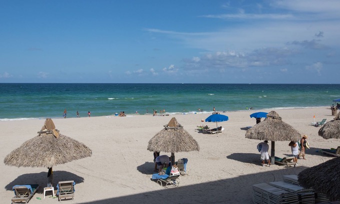 Sunny Isles Beach Hotel | Thunderbird Hotel